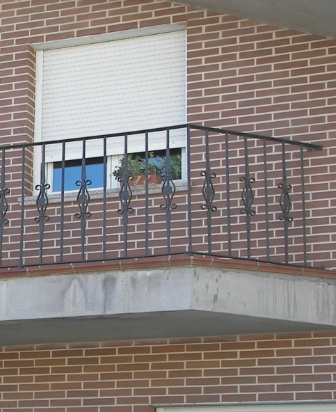 Balcones y barandillas de hierro de forja de exterior e interior