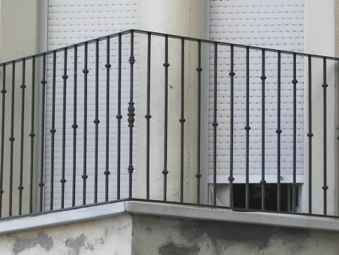 Balcones y barandillas de hierro de forja de exterior e interior