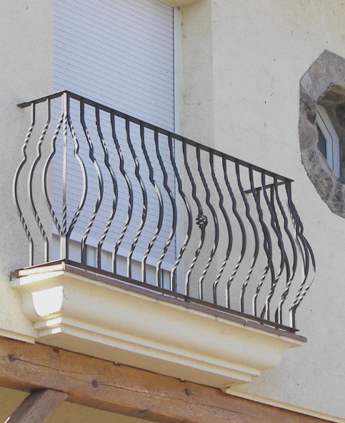 Balcones y barandillas de hierro de forja de exterior e interior