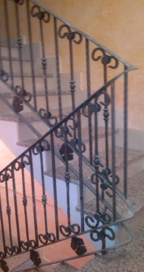 Balcones y barandillas de hierro de forja de exterior e interior