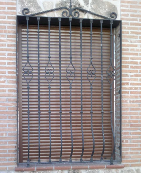 Rejas de hierro y forja para ventanas, puertas, balcones, terrazas, verjas...