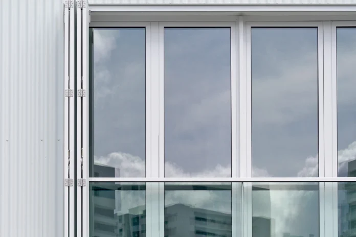 Ventanas y puertas de aluminio Arenas de San Pedro Ávila, cerramientos de terraza, mamparas de baño y ducha, mosquiteras