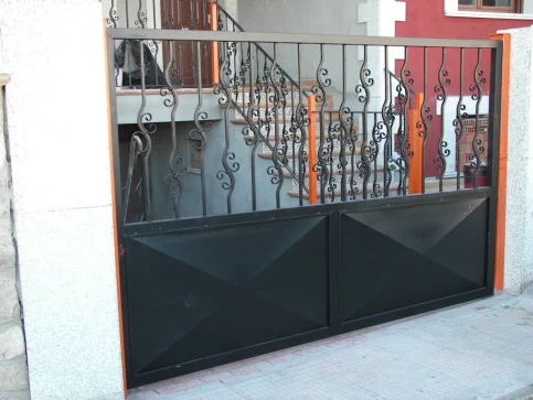 Puertas de metal y cerramientos