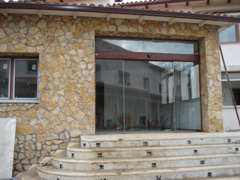 Puertas seccionales, basculantes y de cristal