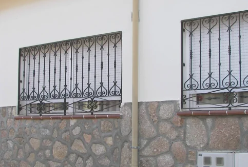 Rejas de hierro y forja para ventanas, puertas, balcones, terrazas, verjas...